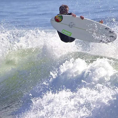 Hostal Oporto Surf Camp *